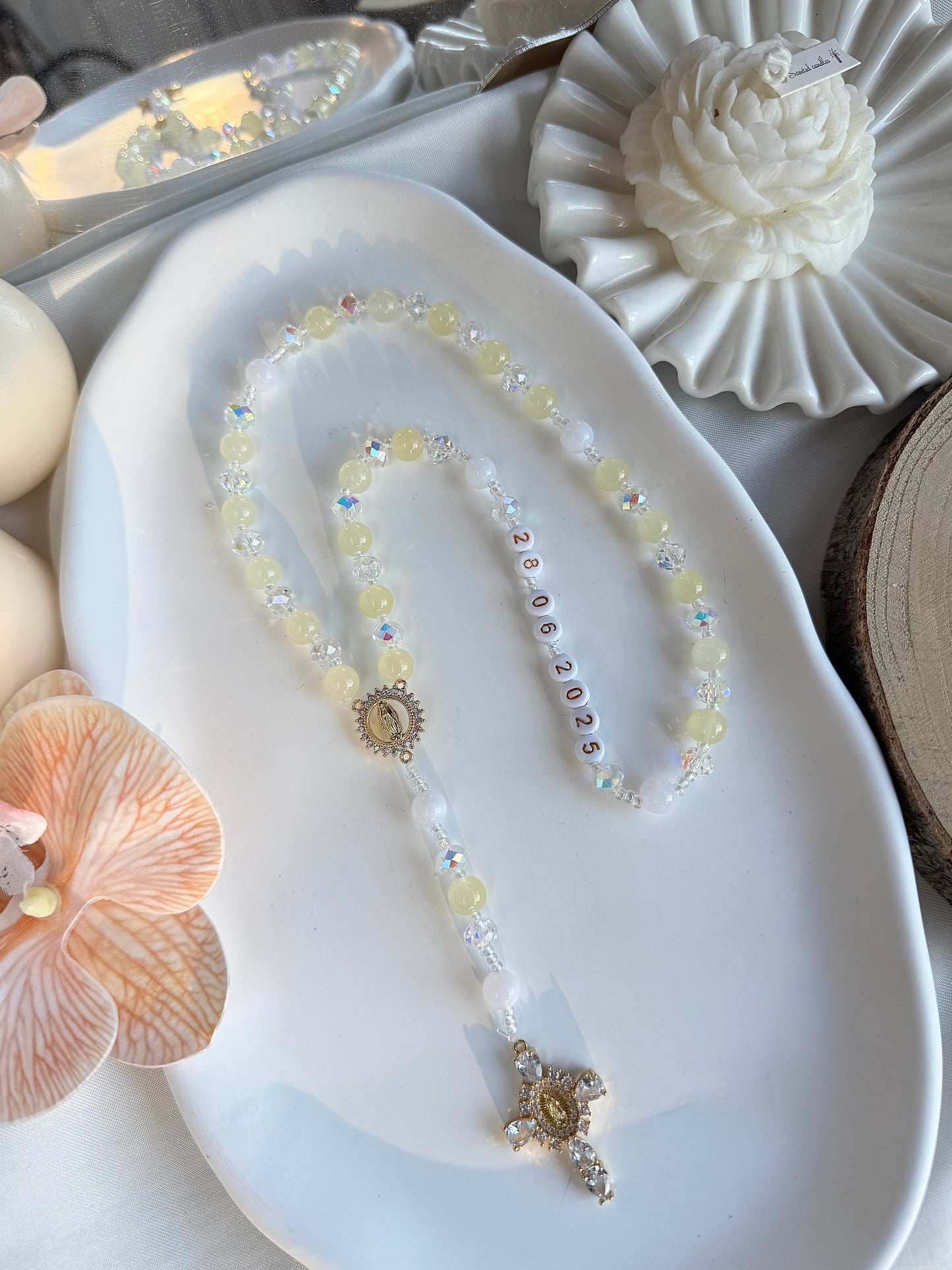Chapelet jaune + date