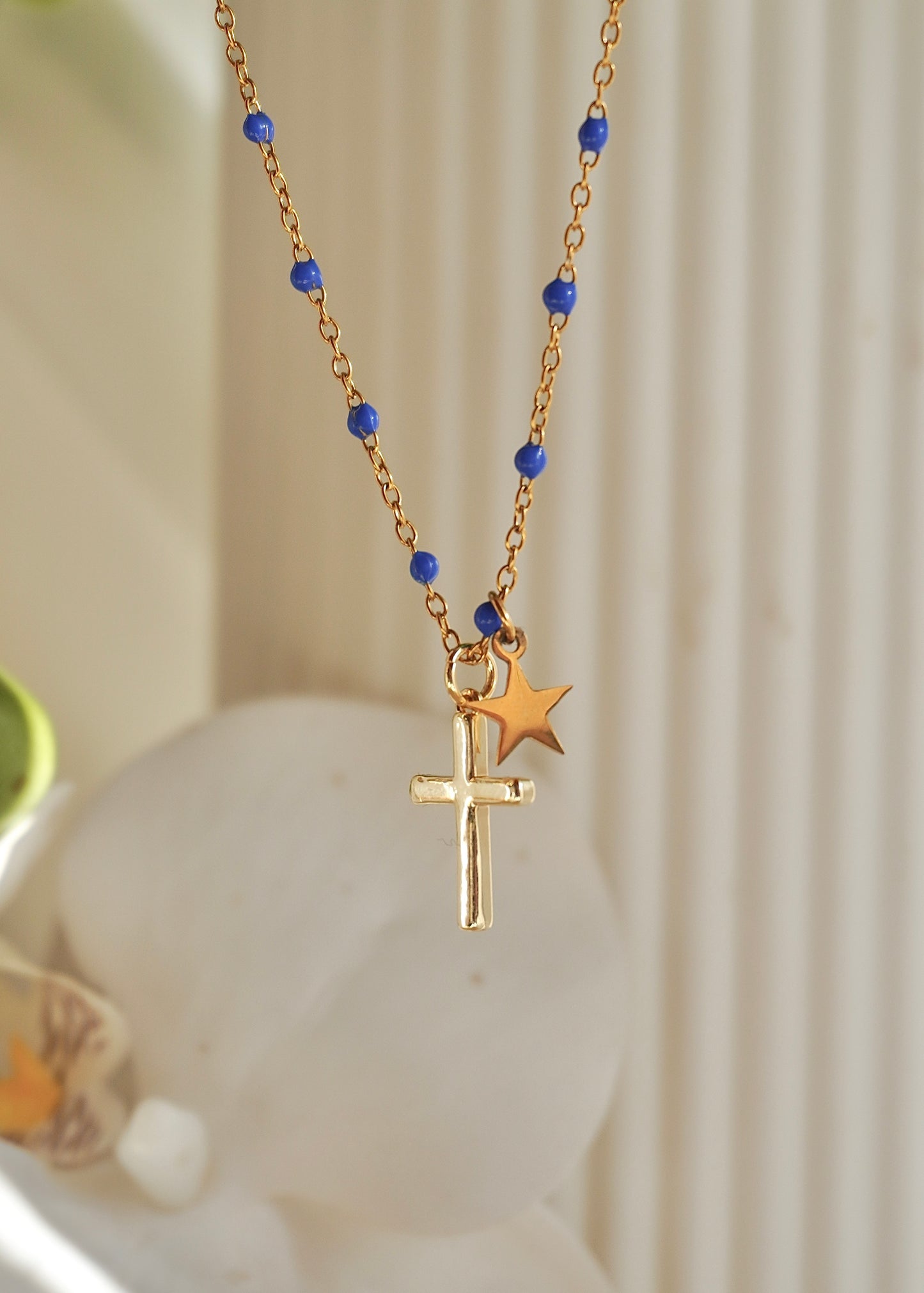 Collier croix + étoile (Couleur de la chaîne au choix !)