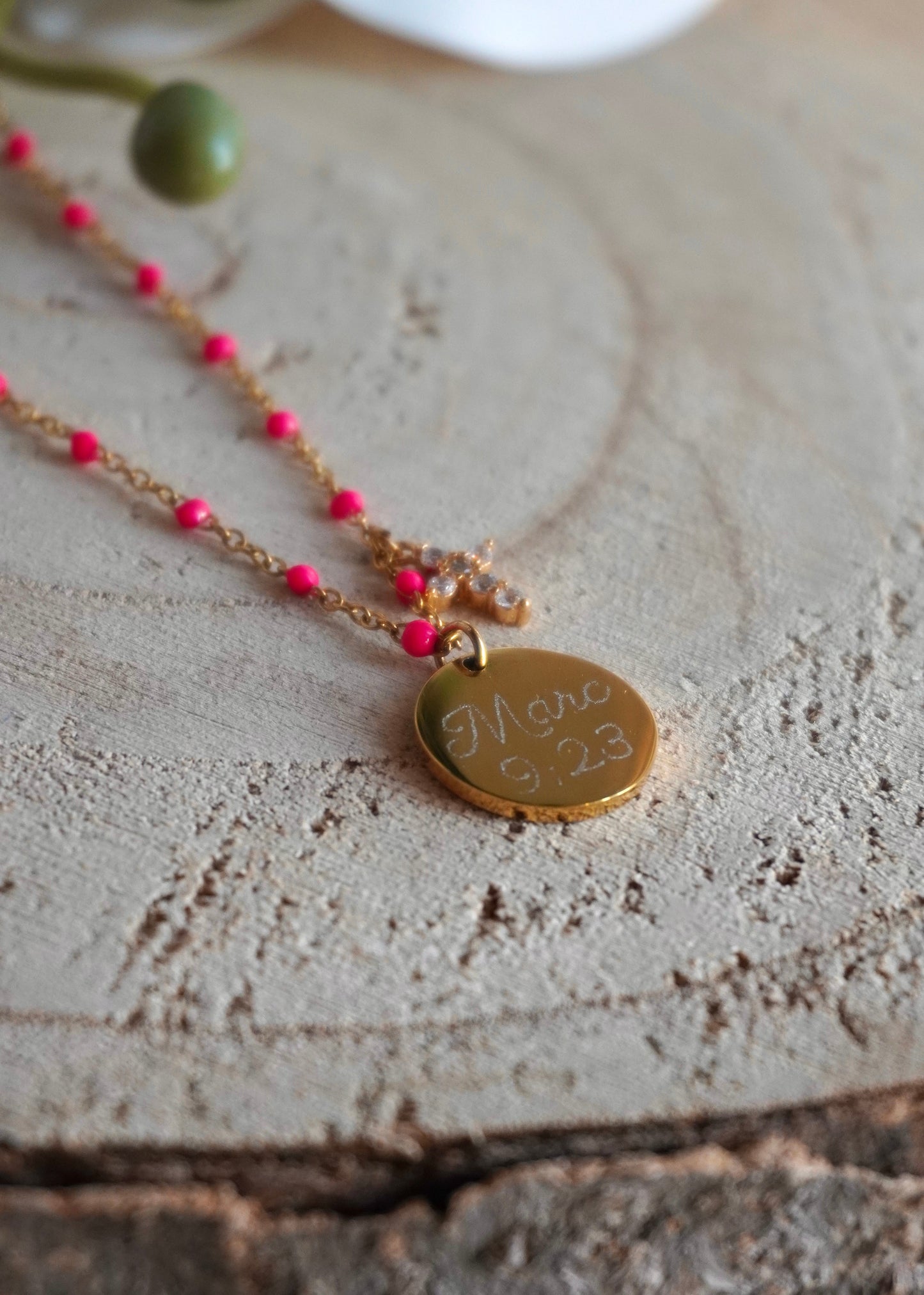 Médaille ronde simple avec croix