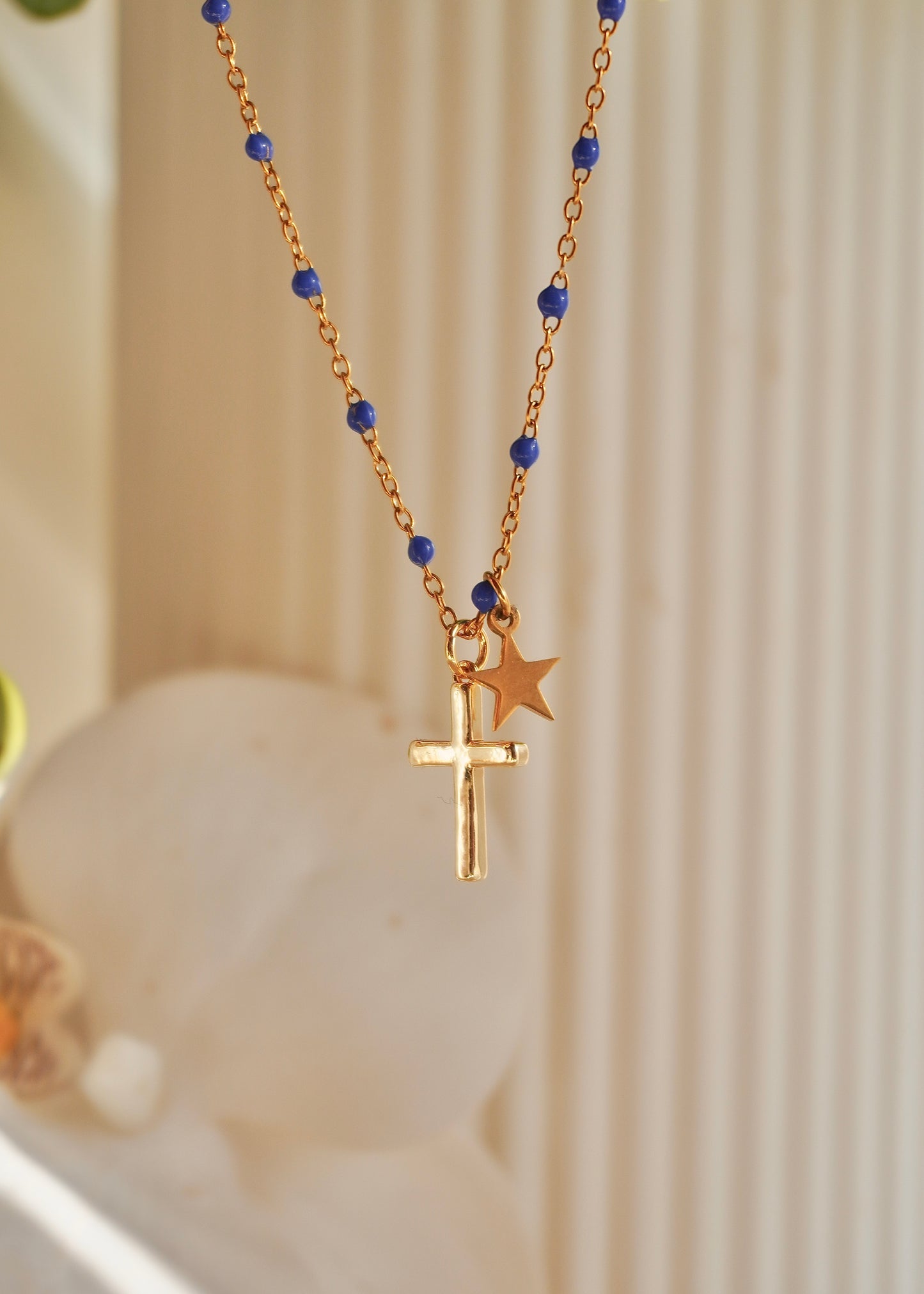Collier croix + étoile (Couleur de la chaîne au choix !)