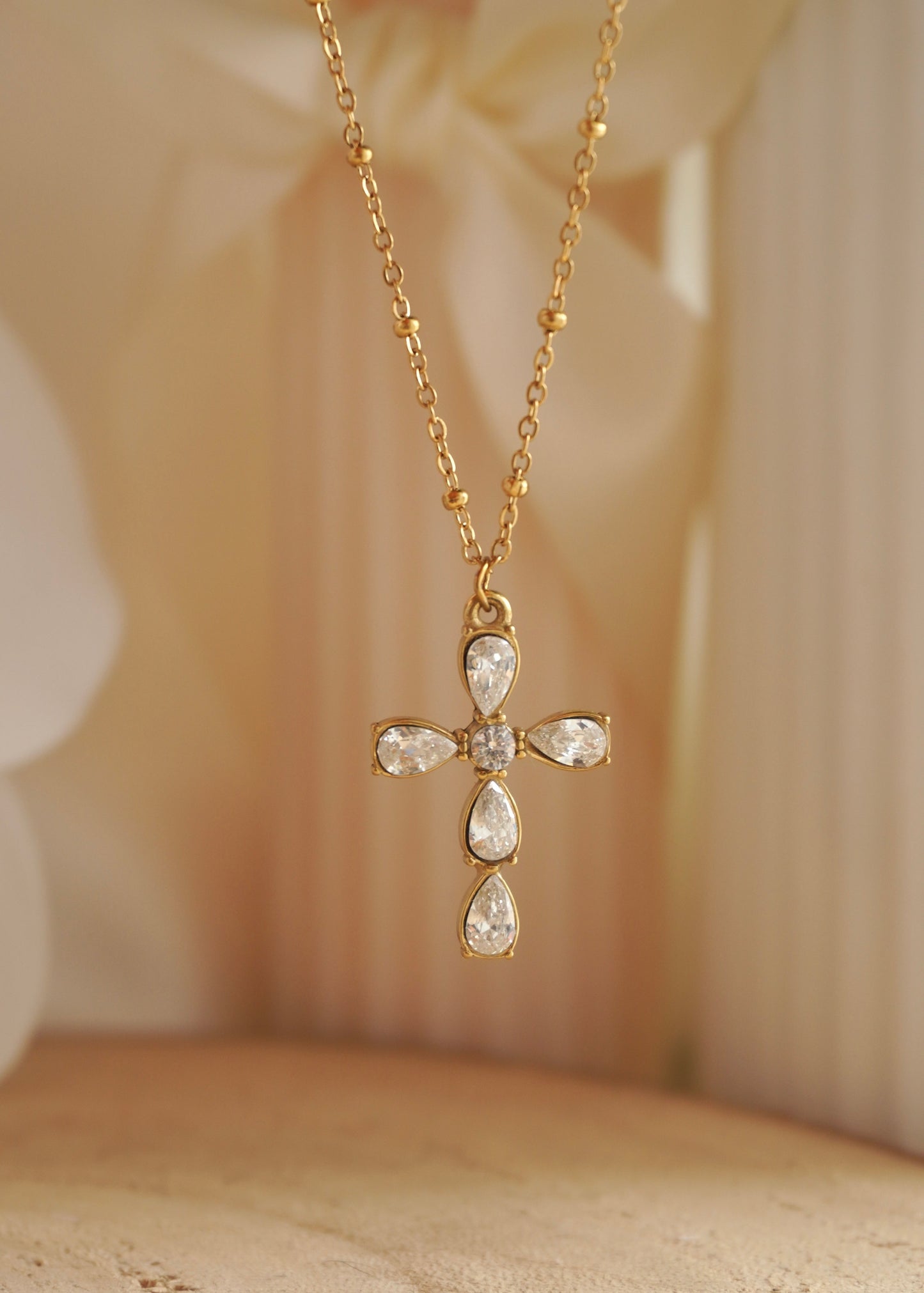Collier Eve sur chaîne en acier inoxydable (12 choix disponible)