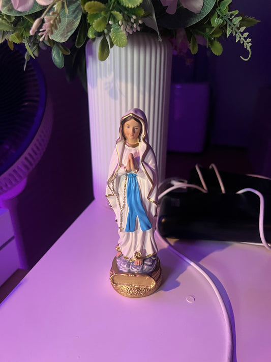 Statuette de la vierge marie