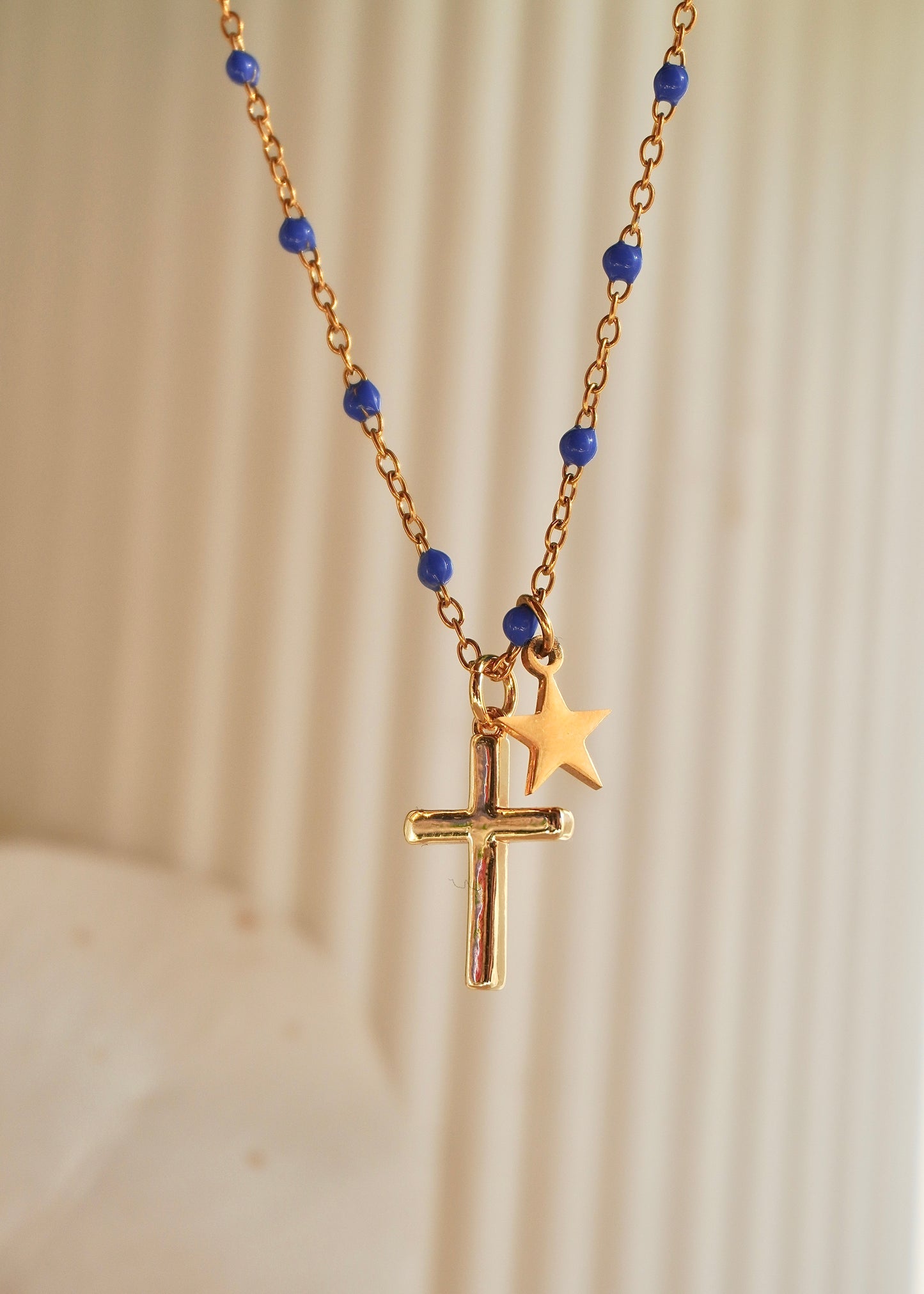 Collier croix + étoile (Couleur de la chaîne au choix !)