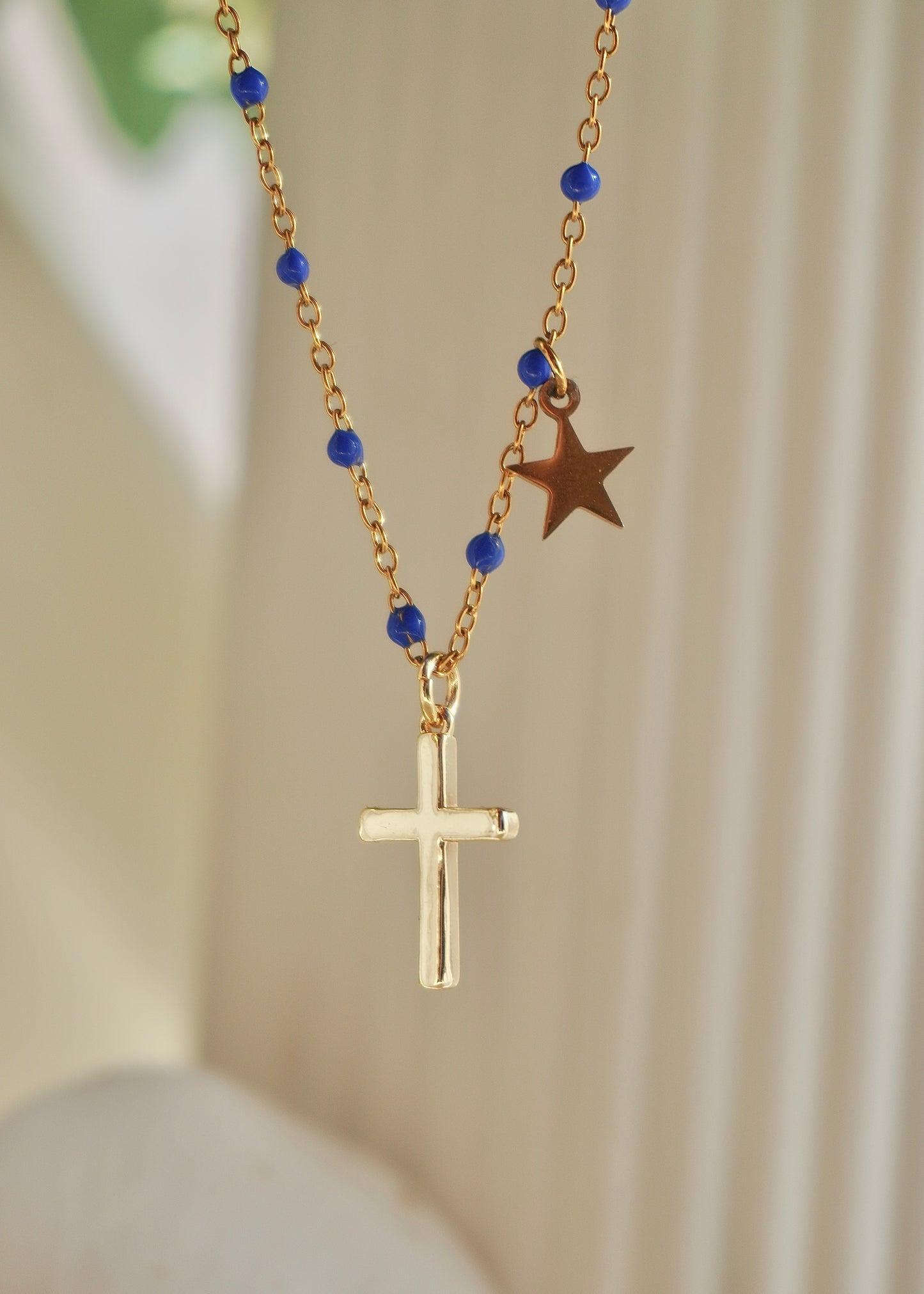 Collier croix + étoile (Couleur de la chaîne au choix !)