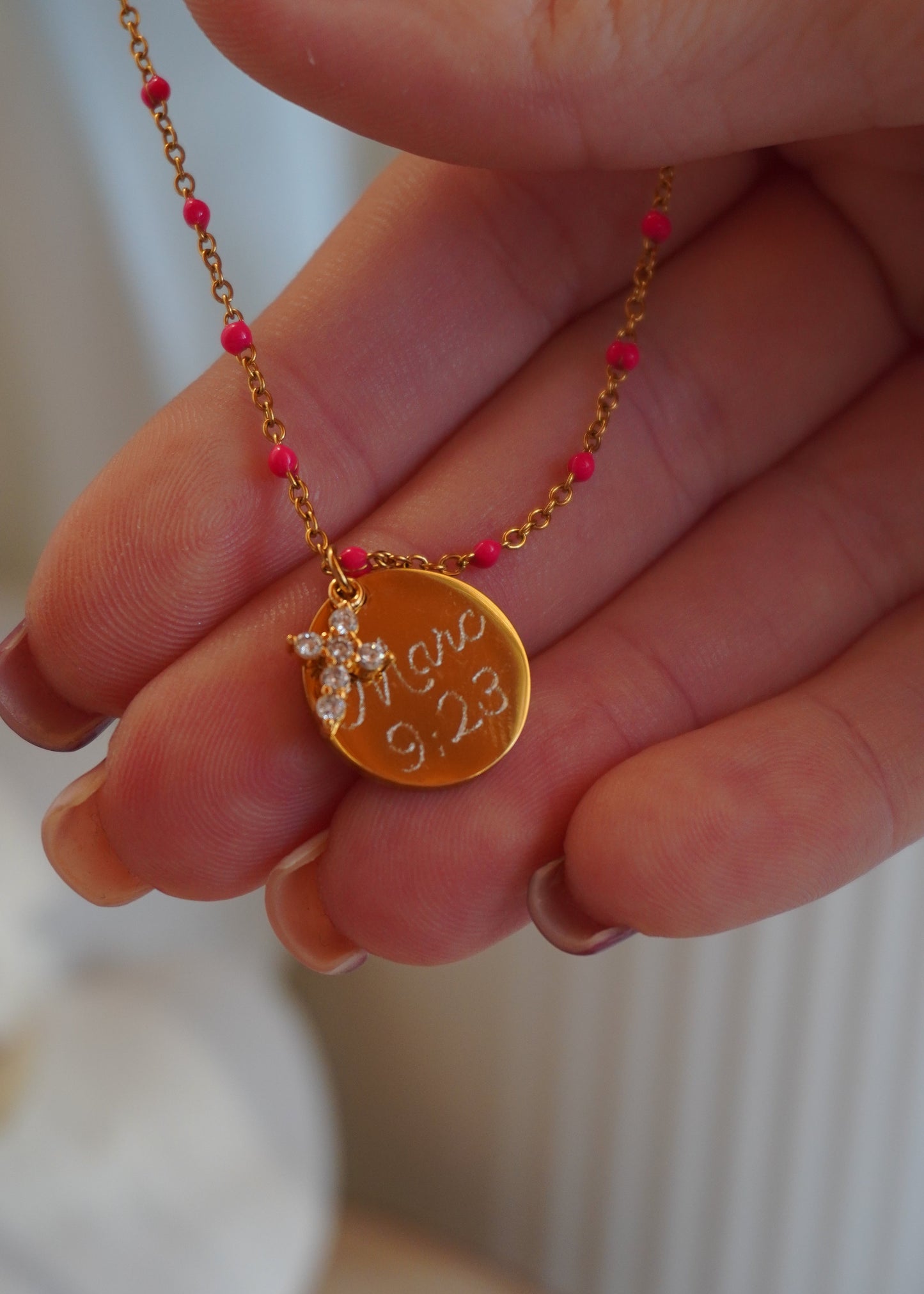 Médaille ronde simple avec croix