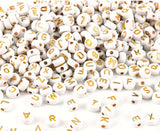 Perle blanche écriture dorée